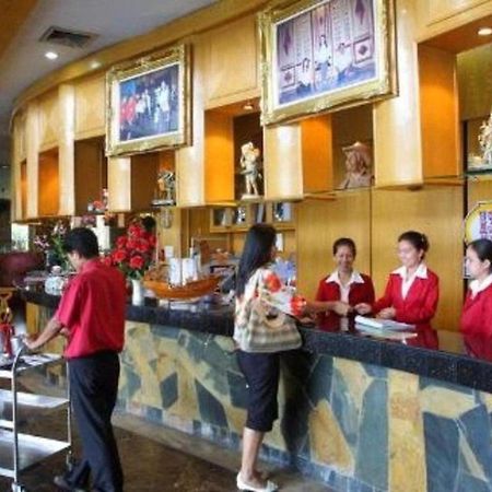 13硬币邦艾酒店 暖武里 外观 照片