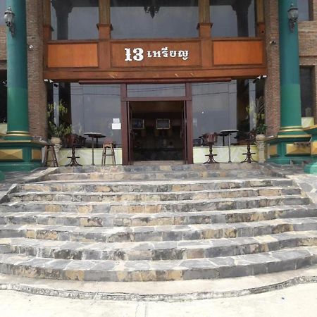 13硬币邦艾酒店 暖武里 外观 照片