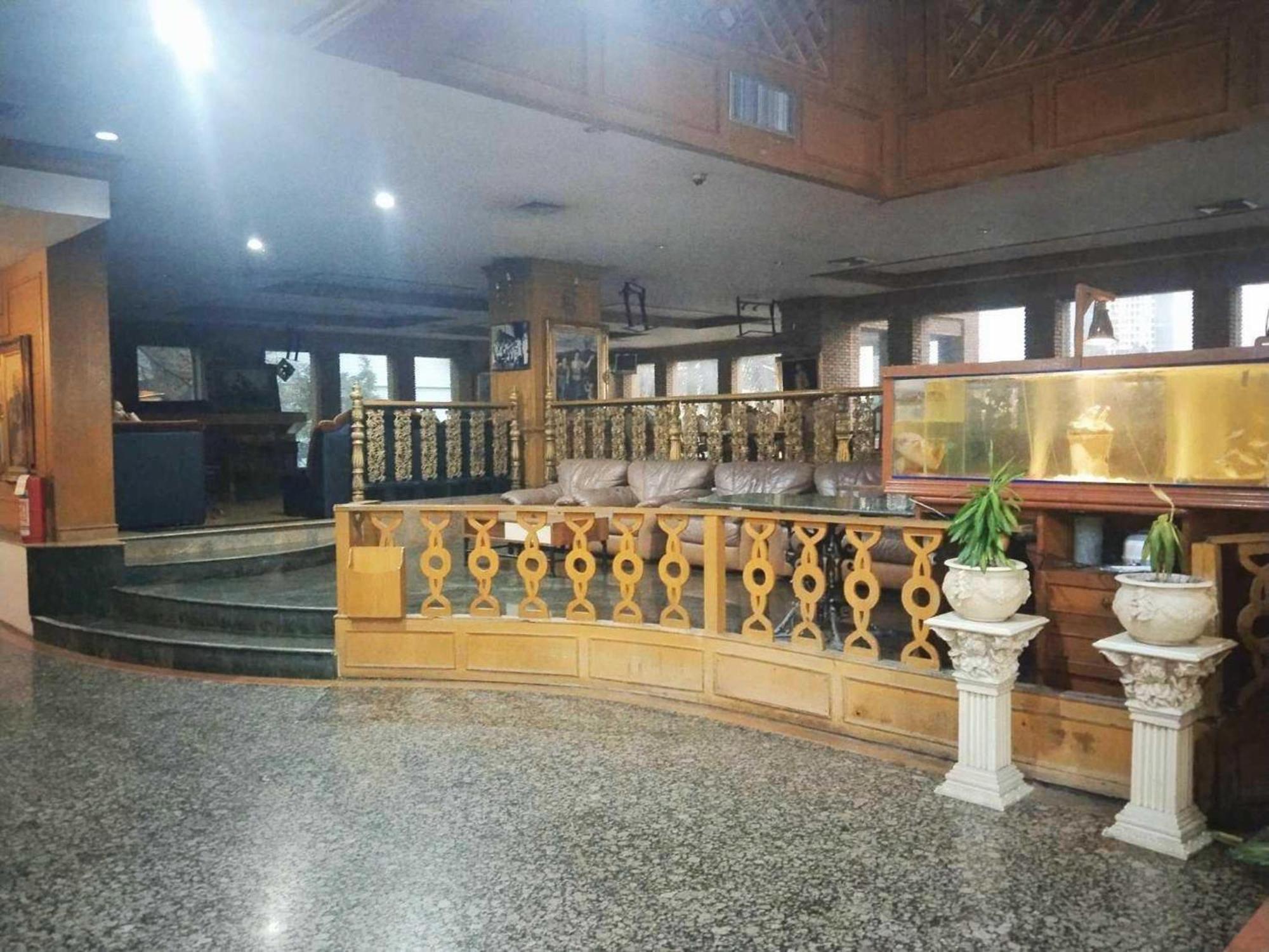 13硬币邦艾酒店 暖武里 外观 照片
